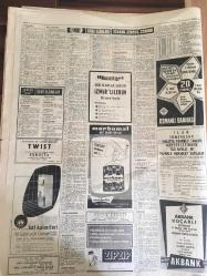 HÜRRİYET GAZETESİ 11 TEMMUZ 1965 YIL :18 SAYI :6176--Çarpışan petrol yüklü tren infilak etti 7 kişi yanarak öldü ---Hakimo ,Koçero nun tahtına oturdu ---TİP Genel Başkanı Aybar ,Hükümeti istifaya davet etti ---Yunan Kralının Bir Kız Çocuğu Dünyaya Geldi ---Mobil ,Gider Vergisi Tasarısına Cephe Almış ---Erkin ,Ordu dan Milletvekili Adayı Olacak ---İstanbul a Postalanan ,üç genç  kız  adrese varamadan  geri yollandılar ---NATO Siyasi Gençlik Liderleri Kongresi Türkiye de Yapılacak ---Şükran Doruk :Sahibinin Sesi Plaklarında ---Erman Film : 1965-66 Film Listesini İftiharla Takdim Eder ---Sabri için Fenerbahçe ile Beşiktaş ın arası açılıyor ---Fenerbahçe ,Anderlecht 'e 6 ve 13 Ekim i Teklif Etti ----Türkiye -Irak Boks Milli Maçı Bu Gece ---Türkiye Bisiklet Birinciliği Bugün ---Metin ,Filmdeki Açık Sahneleri Kaldırttı ---Sirmen ,Nuri Beşere Aylık ve Ödenek Verilmesini Reddetti ---Demirel ,Başkanlıkta AP ileri gelenleri ile bir toplantı yaptı ---
