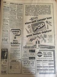 HÜRRİYET GAZETESİ  14 AĞUSTOS 1967 YIL :20 SAYI :6930---Bir otobüs tankerle çarpıştı ,18 ölü var ---Demirel :İpliklerini pazara çıkarınca  vaveyla kopacaktır ---Kadın Emniyet Müdürü iki kızına  judo  öğretti ----Emine ,kızının kötü yollara düşmesinden korkuyormuş ---Bir kadın dostunu öldürdü ---Kıbrıslı Türk Rum mayını ile parçalandı ---Kazo Bucaklar  Senatör  Hasan Oral ı öldürmek  için Ankara ya  fedai göndermiş ---Bir Hindu tapınağının  önünde 17  kişi ayaklar altında  çiğnenerek öldü ---Ulus Film  :1967-1698 Sinema Mevsimi için Amerika nın ----Altay :1 Manisa spor :0---Tenis Turnuvası Bugün Başlıyor --Bulgaristan  binicilerimiz 2 birincilik aldı ----BJK Balıkesir spor la  berabere kaldı :0-0--Altınordu 2-0 galip geldi ---Halk Türklerin Sanatkarı : Salih Uygun ---THY nın 115 Kişilik İlk Jet Uçağı Yarın Geliyor ---Emekli polis ,yaptırdığı okulun açılışını göremeden vefat etti ---