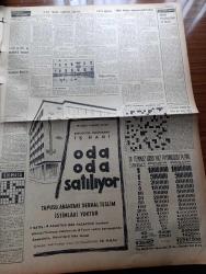 Vatan Gazetesi - 28 Temmuz 1958 - Müfrit Politikacılar Ve Millet Yazan Ahmet Emin Yalman Köşe Yazısı - CHP Meclisi Toplantıya Çağırıyor - Adnan Menderes Adenauer İle Bonn'da Görüştü - Ticaret Bakanlığı Müsteşarı Cihat İren İstifa Etti - Kıbrıslı Bir Türk'ün Cenazesi - Irak'ta Geçici Bir Anayasa İlan Edildi - Kasım Gülek İktidarın Tutumunu Tenkit Ediyor - Kalpaklılar Samim Kocagöz'ün Romanı Yazı Dizisi - İkinci Kerbela Vakası Ve Unuttuğumuz Nişanlı Yazan Cihad Baban - Okullar Ve Giriş Şartları Tapu Ve Kadastro Meslek Lisesi - Eski Kraliçe Süreyyanın Hayatı Filme Alınıyor - Mareşal Tito Dün Amerikan Yardımı Aleyhine Konuştu - Sanatımızın Dağ Keçileri Yazan Önder Şenyapılı - Kalbimin Sahibi Yazan Nihal Yeğinobalı Yazı Dizisi - Şu Ölüm Denen Şey Yazan Frederic Dard Yazı Dizisi - Burç Falı - 3,5 Yürekli Şerif Çizen OCKS - Dalgacı Mahmud Çizen Kim - Stiv Roper Çizen Saunder Ve Waggon - Grekoromen'de Dünya İkinciliği Kazandık - Özcan Arkoç'un Vefa'ya Dönüşü 95 Bin Liraya Malolur - Rıza Doğan