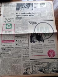 Vatan Gazetesi - 7 Temmuz 1958 - Yunanistan Artık Uyanmalı Yazan Ahmet Emin Yalman Köşe Yazısı - İsmet İnönü Dün İktidardan Acı Bir Dille Şikayet Etti - Bağdat Paktı İle Alakalı Olarak Geniş Çapta Temaslar Yapılıyor - Cumhurbaşkanı Celal Bayar Umurbey'e Gitti - Kıbrıs Türkiye'nin Olacaktır Bu Bir Tabiat Kanunudur - Lefkoşe'de Örfi İdare İlan Edildi - Yandan Akıyor Yandan Adnan Veli'nin Yeni Romanı Yazı Dizisi - Taş Devri Çizen Mıstık - Çakaralmaz Hafiye Çizen Eflatun Nuri - Atom Konferansı İkinci Safhada - Gina Lollobrigida'yı Gina Yapan Adam Kocası Mirko - Şu Ölüm Denilen Şey Yazan Frederic Dard Yazı Dizisi - Burç Falı - 3,5 Yürekli Şerif Çizen OCKS - Rüzgar Çelebi Çizen Guy Bara - Stiv Roper Çizen Saunder Ve Waggon - İstanbul'da Sinemalar Tiyatrolar Programı - Fay Temizleme Tozu - Fenerbahçe'de İktidarı Tarafsızlar Aldı - Osman Kavrakoğlu Raif Dinçkök Firuzan Tekil Ve Faruk Ilgaz Yeni İdare Heyetine Girdiler - Transfer - Zeki Rıza Sporel Fotoğraf - Müslim Bağcılar Konuşuyor