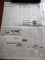 Vatan Gazetesi - 10 Temmuz 1958 - Demokrat Parti'de Demokrasi Yazan Ahmet Emin Yalman Köşe Yazısı - İsmet İnönü'nün Hesapları Tamamen Yanlıştır - Köprü Altı Kuyrukları - Senato Ataman İle Server Somuncuoğlu Kabineye Girdiler - Emekliler Dün Dert Yandılar - Altın Fiyatı Düştü - Lübnan Bağdat Paktına Katılmaya Çalışıyor - Yandan Akıyor Yandan Adnan Veli'nin Yeni Romanı Yazı Dizisi - Taş Devri Çizen Mıstık - Çakaralmaz Hafiye Çizen Eflatun Nuri - İsviçre'de Gazetecilik Öğretimi Yazan Hasan Refik Ertuğ - Hoş Memo Karikatür Çizen Al Capp - Polislerin Kıyafetleri Değişiyor - Bursa'da Karne İle Benzin Verilecek - İstimlak Yolsuzluğu Sanıkları Mahkum Oldu - Yer Perşembe Bir Hikaye Bir Kabul Günü Yazan Aysel Alpsal - Kalbimin Sahibi Yazan Nihal Yeğinobalı Yazı Dizisi - Şu Ölüm Denen Şey Yazan Frederic Dard Yazı Dizisi - Kültür Bayramı Peşinde Yazan Burhan Arpad - Lefter Küçükandonyadis Fenerbahçe'yi Bırakmadı - Lefter İmza Atarken Fotoğraf - Fahri Somer Turan'ı Da Karagümrüke Aldı - Özcan Arkoç