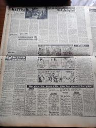 Vatan Gazetesi - 10 Temmuz 1958 - Demokrat Parti'de Demokrasi Yazan Ahmet Emin Yalman Köşe Yazısı - İsmet İnönü'nün Hesapları Tamamen Yanlıştır - Köprü Altı Kuyrukları - Senato Ataman İle Server Somuncuoğlu Kabineye Girdiler - Emekliler Dün Dert Yandılar - Altın Fiyatı Düştü - Lübnan Bağdat Paktına Katılmaya Çalışıyor - Yandan Akıyor Yandan Adnan Veli'nin Yeni Romanı Yazı Dizisi - Taş Devri Çizen Mıstık - Çakaralmaz Hafiye Çizen Eflatun Nuri - İsviçre'de Gazetecilik Öğretimi Yazan Hasan Refik Ertuğ - Hoş Memo Karikatür Çizen Al Capp - Polislerin Kıyafetleri Değişiyor - Bursa'da Karne İle Benzin Verilecek - İstimlak Yolsuzluğu Sanıkları Mahkum Oldu - Yer Perşembe Bir Hikaye Bir Kabul Günü Yazan Aysel Alpsal - Kalbimin Sahibi Yazan Nihal Yeğinobalı Yazı Dizisi - Şu Ölüm Denen Şey Yazan Frederic Dard Yazı Dizisi - Kültür Bayramı Peşinde Yazan Burhan Arpad - Lefter Küçükandonyadis Fenerbahçe'yi Bırakmadı - Lefter İmza Atarken Fotoğraf - Fahri Somer Turan'ı Da Karagümrüke Aldı - Özcan Arkoç