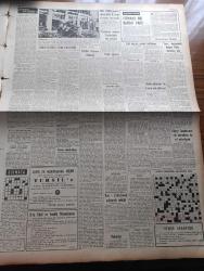 Vatan Gazetesi -  14 Temmuz 1958 - Lübnanlı Bir Bağdat Paktı Yazan Ahmet Emin Yalman Köşe Yazısı - İran Şahı Pakistan Cumhurbaşkanı Ve Irak Kralı Bugün İstanbul'a Geliyorlar - CHP Meclisi Dünkü Tebliğinde İktidara İtidal Tavsiye Etti - İsmet İnönü Faik Ahmet Barutçu ile Tokalaşıyor Fotoğraf - Kıbrıs'ta Dün 7 Türk Katledildi - Sivas Milletvekili Turhan Feyzioğlu Refah Edebiyatı İle Sıkıntı Yok Edilemez Dedi - Yirmi Öğrenci Barındıkları Pansiyondan Sokağa Atılıyor - Yandan Akıyor Yandan Adnan Veli'nin Yeni Romanı Yazı Dizisi - Taş Devri Çizen Mıstık - Çakaralmaz Hafiye Çizen Eflatun Nuri - Çekoslovakyadaki Film Festivaline Bu Yıl Katılıyoruz - Batık Dumlupınar Denizaltısı Ekim Ayına Kadar Çıkarılacak - Oktay Akbal Köşe Yazısı - Güzel Model Sylima'nın Şansı Açıldı - Kalbimin Sahibi Yazan Nihal Yeğinobalı Yazı Dizisi - Şu Ölüm Denilen Şey Yazan Frederic Dard Yazı Dizisi - İstanbul Ankara Radyosu Programı - Ankara Atletleri İstanbulu Mağlup Ettiler 127 114 - Nişantaşı Kulübü Kongresi