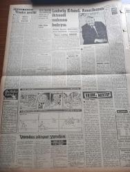 Vatan Gazetesi - 27 Haziran 1958 - Amerika'daki Son Rezaletten Alacağımız Dersler Yazan Ahmet Emin Yalman Köşe Yazısı - CHP Millet Meclisinin Toplanmasını İstiyor - Açan Kamarası Kıbrıs İşini Görüştü - Kıbrıs'ta Durum Yeniden Gerginleşti - Fatin Rüştü Zorlu Sovyet Büyükelçisi Nikita Rijov  İle Görüştü - Konya Ovasında İlk Mahsul İdrak Edildi - Yandan Akıyor Yandan Adnan Veli'nin Yeni Romanı - Tiyatro Şenliği Yazan Ahmet Kutsi Tecer - Ekmek Bozuk Çıkıyor - Ludwig Erhard Amerika'nın İktisadi Nabzına Bakıyor - Taş Devri Çizen Mıstık - İstanbul Üniversitesi Talebe Birliği Gençlik Tiyatrosunun Yurt İçi Gezileri - Cezayir Meselesini 28 Devlet Birleşmiş Milletler'e Getiriyor - Emil Galip Sandalcı Köşe Yazısı - Oktay Akbal Köşe Yazısı - Şu Ölüm Denilen Şey Yazan Frederic Dard Yazı Dizisi - Beşiktaş Ve Galatasaray Yarına Ve Pazar Gününe Hazır - Galatasaray Antrenörü Dick - Özcan Arkoç'un Transferi Nizami Ve Vicdanidir - Vefa Misilleme Yaparak Lefter Küçükandonyadis'i İstiyor - Halil Özyazıcı