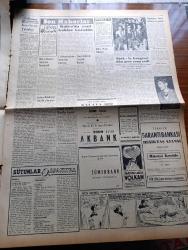 Vatan Gazetesi - 12 Ağustos 1953 - Malta Yolundan Röportaj 2 Yazan Ahmet Emin Yalman Köşe Yazısı - Büyük Britanya Akdeniz Filosu Komutanı Mountbatten Tatbikat Çok Başarılı Oldu Dedi- Grevler Fransa'yı Kapladı - Yunanistan'daki Depremde 200 Kişi Öldü - Seçimlerinde Mayıs'ta Yapılması Muhtemel - Mısır Rusya'dan Silah Alacağını Açıkladı - Dumlupınar Davasına Devam Ediliyor - Mareşal Tito Savaş Tehlikesinin Azaldığını Söyledi - Şerif Arzın Anadolu Ajansı Müdürü Oldu - İçimizdeki Şeytan Yazan Raymond Radiguet Yazı Dizisi - Amerikan Heyeti Ağrı Dağına Çıkıyor - Zeynep Kamil Doğumevi Başhekimi Doktor Fahri Atabey'e Takdirname Verildi - Kanada Seçimini Liberaller Kazandı - Türk İş Kongresi Dün Gece Sona Erdi - Tuna'dan Şimal Denizine 1953 Avrupası Yazan Burhan Arpad Yazı Dizisi - Yeni Bir Gün Doğacak Yazan Emmanuel Robles Yazı Dizisi - Oda Musikisi Yazan Fikri Çiçekoğlu - İstanbul Kapılarında Fethin Büyük Tarihi Romanı Yazan Feridun Fazıl Tülbentçi Yazı Dizisi - Eskişehir Hava Okulunda Bir Gün
