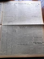 Vatan Gazetesi - 12 Ağustos 1953 - Malta Yolundan Röportaj 2 Yazan Ahmet Emin Yalman Köşe Yazısı - Büyük Britanya Akdeniz Filosu Komutanı Mountbatten Tatbikat Çok Başarılı Oldu Dedi- Grevler Fransa'yı Kapladı - Yunanistan'daki Depremde 200 Kişi Öldü - Seçimlerinde Mayıs'ta Yapılması Muhtemel - Mısır Rusya'dan Silah Alacağını Açıkladı - Dumlupınar Davasına Devam Ediliyor - Mareşal Tito Savaş Tehlikesinin Azaldığını Söyledi - Şerif Arzın Anadolu Ajansı Müdürü Oldu - İçimizdeki Şeytan Yazan Raymond Radiguet Yazı Dizisi - Amerikan Heyeti Ağrı Dağına Çıkıyor - Zeynep Kamil Doğumevi Başhekimi Doktor Fahri Atabey'e Takdirname Verildi - Kanada Seçimini Liberaller Kazandı - Türk İş Kongresi Dün Gece Sona Erdi - Tuna'dan Şimal Denizine 1953 Avrupası Yazan Burhan Arpad Yazı Dizisi - Yeni Bir Gün Doğacak Yazan Emmanuel Robles Yazı Dizisi - Oda Musikisi Yazan Fikri Çiçekoğlu - İstanbul Kapılarında Fethin Büyük Tarihi Romanı Yazan Feridun Fazıl Tülbentçi Yazı Dizisi - Eskişehir Hava Okulunda Bir Gün