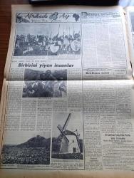 Vatan Gazetesi - 24 Ağustos 1953 - Hastalığımızın İlacı Yazan Ahmet Emin Yalman Köşe Yazısı - Bakanlar Ankara'ya Çağrıldılar - Acıbadem Demokrat Parti Ocağı Dün Açıldı - Sovyetler'le Doğu Almanya Arasında Protokol İmzalandı - Şah Devlet Hazinesinin Boş Olduğunu Söyledi - Japonya Karnaval Kraliçesi Miss Higgins Kamakura - Mau Mau'lar Teslim Olmaya Davet Edilecekler - Bir Dağın Ardı Yazan Muzaffer Hacıhasanoğlu Yazı Dizisi - Türkiye İş Bankası Çarşamba Günü 30 Yaşına Basıyor - Fotoğraflarla Haberler - Hoş Memo Karikatür - Mekke'de 105 Hacı Namzedi Öldü - Afrika'da 4 Ay Yazan Tunç Yalman Yazı Dizisi - İstanbul Kapılarında Fethin Büyük Tarihi Romanı Yazan Feridun Fazıl Tülbentçi Yazı Dizisi - Times Gazetesinin Seyyar Matbaası - Yunanlı Armatör Onasis - Yeni Bir Gün Doğacak Yazan Emmanuel Robles Yazı Dizisi - Ordu Atı Müsabakaları Dünkü Yarışmalarla Sona Erdi- Atletizmde İstanbul Etnikos'u Yendi - Fenerbahçe'nin Antrenman Maçı - Beyoğluspor Taksim Karşılaşması - Karakucak Güreşleri Sonlandı