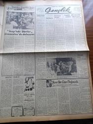 Vatan Gazetesi - 23 Temmuz 1953 - Politikasız Üniversite Yazan Ahmet Emin Yalman Köşe Yazısı - Rus Notasına Cevap Verilecek - Bir Millet Partili Tevkif Edildi - Deniz Malzeme Ambarı Yandı - Malatya Suikastı Davası Savcı On Yedi Sanığın İdamını İstiyor - İdamı İstenen Sanıklar Arasında Necip Fazıl Kısakürek Ve Hüseyin Üzmez de Var - Milli Tesanüt Birliği Türkçe Kuran Müsabakası Açıyor - Doğu Almanya'ya Gıda Yardımı Kesilmeyecek - Bina Yapımını Teşvik Kanunu - İçimizdeki Şeytan Yazan Raymond Radiguet Yazı Dizisi - Şehir Bandosu Açık Hava Konseri Verecek - İsrail'de Gösteriler - Fotoğraflarla Haberler - Etibank'ta Yeni Bir Suistimal İddiası - Sovyet Filmlerine Mısır'da Müsaade Edildi - İstanbul Kapılarında Fethin Büyük Tarihi Romanı Yazan Feridun Fazıl Tülbentçi Yazı Dizisi - İstanbul Operası - Öğretici Filmler Yazan Sadun Tanju - Tuna'dan Şimal Denizine 1953 Avrupası Yazan Burhan Arpad Yazı Dizisi - Eğitim Öğretim Gençlik Köşesi - Yeni Bir Gün Doğacak Yazan Emmanuel Robles Yazı Dizisi