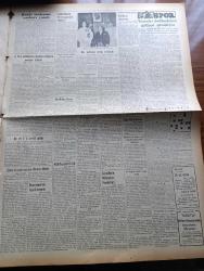 Vatan Gazetesi - 23 Temmuz 1953 - Politikasız Üniversite Yazan Ahmet Emin Yalman Köşe Yazısı - Rus Notasına Cevap Verilecek - Bir Millet Partili Tevkif Edildi - Deniz Malzeme Ambarı Yandı - Malatya Suikastı Davası Savcı On Yedi Sanığın İdamını İstiyor - İdamı İstenen Sanıklar Arasında Necip Fazıl Kısakürek Ve Hüseyin Üzmez de Var - Milli Tesanüt Birliği Türkçe Kuran Müsabakası Açıyor - Doğu Almanya'ya Gıda Yardımı Kesilmeyecek - Bina Yapımını Teşvik Kanunu - İçimizdeki Şeytan Yazan Raymond Radiguet Yazı Dizisi - Şehir Bandosu Açık Hava Konseri Verecek - İsrail'de Gösteriler - Fotoğraflarla Haberler - Etibank'ta Yeni Bir Suistimal İddiası - Sovyet Filmlerine Mısır'da Müsaade Edildi - İstanbul Kapılarında Fethin Büyük Tarihi Romanı Yazan Feridun Fazıl Tülbentçi Yazı Dizisi - İstanbul Operası - Öğretici Filmler Yazan Sadun Tanju - Tuna'dan Şimal Denizine 1953 Avrupası Yazan Burhan Arpad Yazı Dizisi - Eğitim Öğretim Gençlik Köşesi - Yeni Bir Gün Doğacak Yazan Emmanuel Robles Yazı Dizisi
