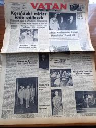 Vatan Gazetesi - 30 Temmuz 1953 - Örnek Bir Memleket Yazan Ahmet Emin Yalman Köşe Yazısı - Kore'deki Esirler İade Edilecek - Büyük Cihad Gazetesi Mahkum Oldu - Adnan Menderes Dün Amiral Mountbatten'i Kabul Etti - Saidi Nursi - Seçimler Hakkında Karar Yok - Avrupa Birliği Ve Meseleleri - Vicdan Ve Toplanma Hürriyeti Kanunu - Sabiha Gökçen Amerika'da Büyük İlgi İle Karşılandı - İçimizdeki Şeytan Yazan Raymond Radiguet Yazı Dizisi - Taksim Meydanının Altına Garaj Yapılmak İsteniyor - Opera Binası İnşaatı Başlıyor - Amerika'ya 209 Bin Göçmen Kabul Edilecek - Fransa Güzeli Sylvaine Carpentie - Afrika'da 4 Ay Yazan Tunç Yalman Yazı Dizisi - İstanbul Kapılarında Fethin Büyük Tarihi Romanı Yazan Feridun Fazıl Tülbentçi Yazı Dizisi - Tuna'dan Şimal Denizine 1953 Avrupası Yazan Burhan Arpad Yazı Dizisi - Borsa - Futbol Federasyonları Başkanları Kongresine Türkiye'de Davet Edildi - Milletlerarası Futbol Şampiyonasının Tarihleri - Türkiye Tenis Birincilikleri - Sadi Tek'in 40. Sanat Jübilesi