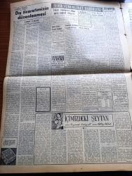 Vatan Gazetesi - 30 Temmuz 1953 - Örnek Bir Memleket Yazan Ahmet Emin Yalman Köşe Yazısı - Kore'deki Esirler İade Edilecek - Büyük Cihad Gazetesi Mahkum Oldu - Adnan Menderes Dün Amiral Mountbatten'i Kabul Etti - Saidi Nursi - Seçimler Hakkında Karar Yok - Avrupa Birliği Ve Meseleleri - Vicdan Ve Toplanma Hürriyeti Kanunu - Sabiha Gökçen Amerika'da Büyük İlgi İle Karşılandı - İçimizdeki Şeytan Yazan Raymond Radiguet Yazı Dizisi - Taksim Meydanının Altına Garaj Yapılmak İsteniyor - Opera Binası İnşaatı Başlıyor - Amerika'ya 209 Bin Göçmen Kabul Edilecek - Fransa Güzeli Sylvaine Carpentie - Afrika'da 4 Ay Yazan Tunç Yalman Yazı Dizisi - İstanbul Kapılarında Fethin Büyük Tarihi Romanı Yazan Feridun Fazıl Tülbentçi Yazı Dizisi - Tuna'dan Şimal Denizine 1953 Avrupası Yazan Burhan Arpad Yazı Dizisi - Borsa - Futbol Federasyonları Başkanları Kongresine Türkiye'de Davet Edildi - Milletlerarası Futbol Şampiyonasının Tarihleri - Türkiye Tenis Birincilikleri - Sadi Tek'in 40. Sanat Jübilesi