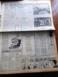 Vatan Gazetesi - 30 Temmuz 1953 - Örnek Bir Memleket Yazan Ahmet Emin Yalman Köşe Yazısı - Kore'deki Esirler İade Edilecek - Büyük Cihad Gazetesi Mahkum Oldu - Adnan Menderes Dün Amiral Mountbatten'i Kabul Etti - Saidi Nursi - Seçimler Hakkında Karar Yok - Avrupa Birliği Ve Meseleleri - Vicdan Ve Toplanma Hürriyeti Kanunu - Sabiha Gökçen Amerika'da Büyük İlgi İle Karşılandı - İçimizdeki Şeytan Yazan Raymond Radiguet Yazı Dizisi - Taksim Meydanının Altına Garaj Yapılmak İsteniyor - Opera Binası İnşaatı Başlıyor - Amerika'ya 209 Bin Göçmen Kabul Edilecek - Fransa Güzeli Sylvaine Carpentie - Afrika'da 4 Ay Yazan Tunç Yalman Yazı Dizisi - İstanbul Kapılarında Fethin Büyük Tarihi Romanı Yazan Feridun Fazıl Tülbentçi Yazı Dizisi - Tuna'dan Şimal Denizine 1953 Avrupası Yazan Burhan Arpad Yazı Dizisi - Borsa - Futbol Federasyonları Başkanları Kongresine Türkiye'de Davet Edildi - Milletlerarası Futbol Şampiyonasının Tarihleri - Türkiye Tenis Birincilikleri - Sadi Tek'in 40. Sanat Jübilesi