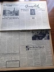 Vatan Gazetesi - 30 Temmuz 1953 - Örnek Bir Memleket Yazan Ahmet Emin Yalman Köşe Yazısı - Kore'deki Esirler İade Edilecek - Büyük Cihad Gazetesi Mahkum Oldu - Adnan Menderes Dün Amiral Mountbatten'i Kabul Etti - Saidi Nursi - Seçimler Hakkında Karar Yok - Avrupa Birliği Ve Meseleleri - Vicdan Ve Toplanma Hürriyeti Kanunu - Sabiha Gökçen Amerika'da Büyük İlgi İle Karşılandı - İçimizdeki Şeytan Yazan Raymond Radiguet Yazı Dizisi - Taksim Meydanının Altına Garaj Yapılmak İsteniyor - Opera Binası İnşaatı Başlıyor - Amerika'ya 209 Bin Göçmen Kabul Edilecek - Fransa Güzeli Sylvaine Carpentie - Afrika'da 4 Ay Yazan Tunç Yalman Yazı Dizisi - İstanbul Kapılarında Fethin Büyük Tarihi Romanı Yazan Feridun Fazıl Tülbentçi Yazı Dizisi - Tuna'dan Şimal Denizine 1953 Avrupası Yazan Burhan Arpad Yazı Dizisi - Borsa - Futbol Federasyonları Başkanları Kongresine Türkiye'de Davet Edildi - Milletlerarası Futbol Şampiyonasının Tarihleri - Türkiye Tenis Birincilikleri - Sadi Tek'in 40. Sanat Jübilesi