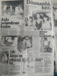 Şey Haftalık Magazin ve Siyasi Aktüalite Gazetesi - 17 Ağustos 1981 - Sayı:48 - Müjde Ar ile Tarık Akan'ın fotoğraflarına bakın ve siz karar verin - Önce dayak yedi sonra sevişti - Fahrettin Aslan - Emel Sayın - Sacit Aslan - Yüksel Uzel - Nebahat Çehre - Selma Güneri - Hümeyra - Emel Sayın - Selçuk Aslan - Nükhet Duru sevdalandı - Zeki Alasya'nın çekeceği var - Nükhet Duru - Sezen Aksu - Gülistan Okan - Can İmer - Ayşe Mine - Mesut Mertcan istifaya yol açan neden - Talat Bulut sinema uğruna hamallık yapıyor - Bizim Pam ve Baby - Gülşen Bubikoğlu gerçeği kendi ağzından söyledi - Ayten Alpman - Perran Kutman - Koral Sarıtaş - Lale Belkıs - Seçil Heper - Gökben'in kayınpederi öldü - Meral Zeren 10 bin liraya fıstıkçıya gitti - Türkan Şoray - Nazan Şoray - Son Umut Amerika'da fotoğraf ve haberi - Gazete tam değildir sadece 10 sayfası mevcuttur
