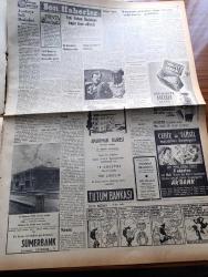 Vatan Gazetesi - 1 Ağustos 1953 - Kasım Gülek'e Mektup Yazan Ahmet Emin Yalman Köşe Yazısı - Memurların Aylıklarında Artma Temin Edilecek - Başbakan Adnan Menderes İzmir'de - Senatör Robert Taft Dün Öldü - Ankara'da Kasaplar Et Satmıyor - Ruslar Bir Amerikan Uçağını Düşürdüler - Eroin Ve Esrarcılığa Yok Edecek Yürürlüğe Girdi - Samsun Limanının İnşası İhale Edildi - Kıbrıs Başpiskoposu Makarios Komünistlerle İşbirliği Yapıyor - Yeşilköy Hava Meydanı Ve Terminal Binası Yazan İsmail İşmen - İçimizdeki Şeytan Yazan Raymond Radiguet Yazı Dizisi - Boğaziçinde Yapılacak Asma Köprü 60.000.000 Dolara Çıkacak - Yunanlı Atletler Dün Şehrimize Geldi - Yarın Yapılacak Olan Konkurhipikler - Sanat Hayatının 27. Yılında Talat Artemel - Müzik Dünyasından Yehudi Menuhin - İstanbul Radyosunun Öğle Yayınları - Arı Bisküvileri - Consul Yazı Makineleri - Muayyen Zamanlardaki Sancılara Karşı Gripin - Makina Kimya Endüstrisi Diskleri - Air France - Puro Tuvalet Sabunu - Emlak Bankası - Doğubank - Bulmaca