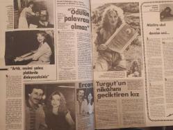 TV'de 7 Gün Gong Haftalık Aktüalite Sinema Tiyatro Müzik ve Magazin Dergisi - 17 Haziran 1981 - Nazan Şoray - Barış Manço Dev Posteri - Sezen Aksu - Abdi Ülgen - Sevda Karaca - Neşe Karaböcek - Suna Yıldızoğlu - Ercan Turgut'un nikahını geciktiren kız - Ergüder Yoldaş - Plaklar Yarışıyor - Bülent Ersoy - İbrahim Alben - Prenses Banu - Romalı Perihan - Şemsi İnkaya - Nesrin Topkapı, sıfırdan başlıyor - Deniz Erkanat - Safa Ulaştır - Ahmet Tuğsuz - Prenses Caroline'den sonra Deli Carolyn - Nazan Şoray - Selçuk Ural - Neco - Meral Zeren - Serpil Örümcer - Pamela, şimdi de Galatalı bir tefeciye aşık... - Victoria Principal - Bernie Cornfeld - Celal Güzelses - İzzet Altınmeşe - Bir vefa borcu ödendi - Dinle sazdan - Şakir Öner - Kadir İnanır - Müjde Ar - Sevda Karaca - Serpil Çakmaklı - Müslüm Gürses - Semiha Yankı - Barış Manço - Turgay Noyan - Ayten Alpman - Erol Evgin - İlhan Gencer - Çiğdem Talu - Erol Evgin - Atilla Yelken - Ali Şenozan plak reklamı fotoğraf ve haberi - Tam Takım Dergi
