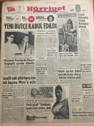 HÜRRİYET GAZETESİ 1 MART 1966 YIL :18 SAYI :6407---Yeni bütçe kabul edildi ---Prenses Fazıla ile Hayri Ürgüplü Yurda Döndü ---İsrailli eski pilot barış için tek başına Mısır a uçtu ---Cevat Odyakmaz ın İltihakı ile AP nin sandalye sayısı 241 e yükseldi ---İnönü ,iktidar rejimi tehlikeye düşürüyor dedi --Liseyi bitirenler yedek astsubay olacak ---Köyde yapılan futbol maçında kavga çıkınca 300 kişi birbirine girdi ---Yörük güzeli  gönlümde  başka civan yatıyor dedi ----Toto da 13 maçı bilen 248 kişi ---Bir kadın kendisine  tecavüze  kalkan komşusunu  öldürdü ---İstanbul un  kanalizasyonu 25 yıla tamamlanacak ----Özbekistan da ki Altındağ ın saf altın olduğu anlaşıldı ---2. Türkiye Ligi Final Maçları Bu Hafta Başlıyor ----H.Yeten Beşiktaş 4-5 sene şampiyonluğu bırakmaz ---Bütçe ,16 Milyar 775 Milyon Lira ---Prenses Süreyya Köşküne Kapandı ---Dünyanın en zengin adamı petrolcü  Paul Getty ,İngiltere  yi terk edip İtalya ya yerleşti ---Gana nın lideri ihtilal benim  şahsi zaferimdir ---