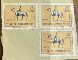 Mektup Zarfından Kesilmiş  / Postadan Geçmiş Üçlü Pul Filateli - Damgalı - ATLI ATATÜRK ANKARA, 25 KURUŞ - Türkiye Cumhuriyeti - Turkish Stamp - NOSTALJİK DOĞUM GÜNÜ HEDİYESİ