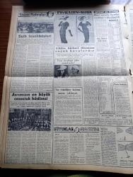 Vatan Gazetesi - 14 Nisan 1956 - Yolculuk Notları 2 Umumi Boykotaj Yazan Ahmet Emin Yalman Köşe Yazısı - Başvekil Adnan Menderes ile Hariciye Vekili Fuat Köprülü Bugün Tahran'a Gidecekler - Amerika'dan Bize Yeni Yardımlar - İktidarın Muhalefet Aleyhinde Hazırlığı - Nazlı Tlabar Ahmet Tokuş Ve Celal İnce Washington'da - Maydanoz Milletlerarası Dolandırıcıyı Ele Verdi - İsrail Kuvvetleri Mütareke Hattından 500 Metre Çekilecek - Ölüme Gidiyorum Yazan Carter Dickson Yazı Dizisi - Kalkınma Ve Halk Yazan Adil Aşçıoğlu - Bir Nefes Sıhhat Yazan Doktor Fevzi Aksoy - Geçmişte Bugün İsyanın İkinci Günü Yazan Feridun Fazıl Tülbentçi Yazı Dizisi - Gazeteci Ceyn Arden'in Maceraları Çizgi Roman - Hoş Memo Karikatür Çizen Al Capp -  Siyasi Hatıralar Yazan General Ali Fuat Cebesoy Yazı Dizisi - Asrımızın En Büyük Casusluk Hadisesi - Ev Kadın Moda - Radyo Bulmaca - Macar Grekoromen Takımı İle Bu Akşam Karşılaşıyoruz- Bugün Vefa Adalet Karşılaşıyor - Meşhur Oyuncu Kopa Fransızları Terkediyor - Ping Pong
