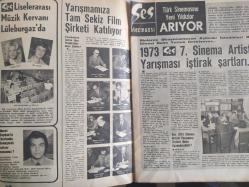 Ses Haftalık Aktüalite Sinema Tiyatro Müzik ve Magazin Dergisi - 17 Mart 1973 - Sayı:12 - Emel Sayın - Füsun Önal - Esin Engin - İrfan Ünal - Türker İnanoğlu - Haçuni Hakkı - Hulki Saner - Yabancıya evet, yerli sanatçıya hayır - Rita Pavone - Hülya Koçyiğit - Fatma Girik de konuştu - ''Sanat Güzellik de Değildir!'' - Ediz Hun - Berna Hun - Fatma Belgen - Gemlik'te bayram - Zeynep Aksu - Pond's Krem Reklamı - Ses Sanatçısı Emel Sayın fiyatının yükseltti Film yıldızı Emel Sayın fiyatını indirdi - Mehmet Erduran - Ahmet Söğüt - Şenay Yüksel - Şükrü Kırım - Tamer Yiğit - Safiye Kürleyen - Nahide Kürleyen - Şans Kervanı Ünlü Yıldızlar Eliyle 500 liralar dağıtmaya devam ediyor - Yedi gün yedi gece - Yıldızınız diyor ki - Seyyal Taner - Demir Karahan - Serdar Gökhan - Orhan Elmas - Persil deterjan reklamı - Hülya Darcan dedikoduları yalanladı: ''Sinemayı bırakmıyorum'' - Gülriz Sururi - Engin Cezzar Tiyatrosu 10 yaşında - Marlon Brando'nun ''Baba''sı ve Judy Garland'ın kızı - Tam Takım Dergi