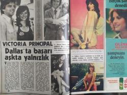 Ses Haftalık Aktüalite Sinema Tiyatro Müzik ve Magazin Dergisi - 20 Haziran 1981 - Sayı:25 - Seyyal Taner - Emel Sayın'a bir şeyler oldu! - Sevda Karaca - Abdi Ülgen - Selami Şahin'in yeni ilham perisi - Nil Alpay - Kamil Sönmez - Neco - Selma Güneri - Ferdi Tayfur'dan Necla Nazır'a aşk mektupları - Necla'nın gerçeği öğrendiği ilk gece - Ahmet Olcay - Kendi nikahına yetişemiyordu - Atilla İlhan - Azize Gencebay tırnakları başına iş açtı - Milyonlarca Fenerbahçeli soruyor Sarı Kanaryalar neden sustu? - Mahmut Hekimoğlu - Antony Quinn - Şakir Öner Yalçın Gülhan - Ali Rıza Binboğa - Füsun Önal - David Hamilton Şaheserleri 1 Posteri - Erdem Alkın - Gönül Şenay - Halit Akçatepe - Gönül Akkor - Günther Petra yeniden doğmuş gibiydi - Avukat arzuhalci - Seyyal Taner'le aşk, seks, uyuşturucu üzerine sohbet - Hayal Mahkumları - Taner Şener - San Antonio'nun takıntısı - Poster koleksiyonu yapan okurlarımızın dikkatine - John Boorman - Michaell Cimino - Gönül Alpay - Posterli Tam Takım Dergi