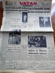 Vatan Gazetesi - 21 Ocak 1956 - İki Kapıdan Hangisi Yazan Ahmet Emin Yalman Köşe Yazısı - İspat Hakkı Teklifi Adliye Encümeninde Görüşüldü - Oktay Engin'in Babası Fuat Engin Başvekil Adnan Menderes'e Mektup Yolladı - 6 7 Eylül Hadiseleri Tahkikat Safhasında Mecliste Açıklandı - Söke'de 200 Çingene Polis Ve Bekçilerle Çarpıştı - İngiltere İle Makarios Muhtariyette Birleşiyor - Varlık Roman Armağanını Yaşar Kemal'in İnce Mehmet'i Kazandı - İstanbul Üniversitesi Bütçesi 23 Milyon Lira - Fırtınalı Gece Yazan Orhan Kemal Yazı Dizisi - Şehir Tiyatrosunun Kıymetli Sanatkarlarından Perihan Yanal'ın İkinci Ölüm Yıldönümü - Geçmişte Bugün Onaltıncı Lui'nin İdamı Yazan Feridun Fazıl Tülbentçi Yazı Dizisi - 8 Yaşındaki Şair Minou Drouet Jüri Önünde Şiir Yazdı - Gazeteci Ceyn Arden'in Maceraları Çizgi Roman - Hoş Memo Karikatür - Kadınları Teşhir Eden Üstad Rejisör Sacha Guitry - Ressam Degas'nın Çok Büyük Bir Heykeltıraş Olduğu Anlaşıldı - Televizyon Seyircileri İçin Beliren Tehlike -  Good Year