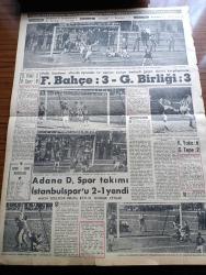 Vatan Gazetesi - 6 Mart 1961 - Kraliçe Elizabeth Bugün Türkiye'ye Geliyor - Yeni Türkiye Partisi 23 İlde Teşkilat Kuruyor - Tanınmış Sinema Yıldızı Elizabeth Taylor'un Hastalığı Devam Ediyor - Öğretmen İhtiyacı 10 Yılda Karşılanacak - Arkeoloji Nazariyesi Değişti - Amerika'da 5,5 Milyon İşsiz Var - Aziz Nesin'in Romanı Kağnı Gölgesindeki İt Yazı Dizisi - D'Hont Sistemi Mi Briand Sistemi Mi Yazan Abdurrahman Konuk - Avrupa İktisadi İşbirliği Teşkilatı OEEC İstanbul'a Gelecek - Emil Galip Sandalcı Köşe Yazısı - Ömer Seyfettin'i Anış Yazan Tarık Binat - Kongo'nun Esrarlı Adamı Gizenga - Taş Devri Çizen Mıstık - Stiv Roper Çizen Saunders Ve Overgard - Tonton Agah Çizgi Roman Sade Yalçın - Polis Kordonu Altında Oynanan Maç Fenerbahçe 3 Gençlerbirliği 3 - Adana Demirspor Takımı İstanbulspor'u 2  1 Yendi - Spor Toto Neticeleri - Şeker Hilal 2 Demirspor 0 - Karşıyaka 6  Göztepe 2 -  Dolapdere'de Arap Nasri'nin Rakibi Küçük Cafer Öldürüldü - Orucun Faydaları Yazan Doktor Süheyl Ünver