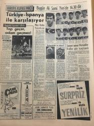 HÜRRİYET GAZETESİ 1 ŞUBAT 1967 YIL :19 SAYI :6739--Marcia ile kocasının cesetleri kar altında bulundu ---AP Grubunda Çıkan Kavga da Tablalar Uçtu ---Van Gölü Ekspresi Yolda Kaldı ---Demirel ,halkı  kırtasiyecilikle  savaşa çağırdı ---İşleri Müdürlüğüne .25 Ocak 1967 tarih ve ----Haznedardaki  kanlı  soygunda  genç benzinciyi  öldürdüler ---Fenerbahçe  yarım adasının imar planı  tasdik edildi ---Kan kanserini tedavi etmek mümkün olacak ---Türkiye -İspanya ile Karşılaşıyor ---Sarıyer i yenen Mersinliler  Krallar Gibi Karşılandı ---AP Grubunda Komünistlerin Paris ten idare edildiği açıklandı ---Luigi nin intiharı ,gelecek festivallere  gölge düşürdü ---Birinci olan İva Zanichi esmer güzeli bir İtalyan dilberi ---13 Maçı Bilenler 8 Bin Lira Alacak ---Bir Yunan Şilebi Antalya Sahilleri  açığında battı ---