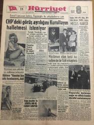 HÜRRİYET GAZETESİ  26 OCAK 1967-Rıza Konyalı-Gülderen Gül-Melodi plak-Odeon plak---CHP deki görüş ayrılığını Kurultay ın  halletmesi isteniyor ---Hakime Hayatım ben  seks  bombasıyım dedi ---Yargıtay Ticaret Dairesi Bir Bildiri Yayınladı ---Müslüman olan turist kız  kalbini de bir Türk e  kaptırdı ---Meclis karıştı ---Doğu Anadolu da şiddetli bir kış  hüküm sürüyor ----Vapurda  bulunan sağır ve dilsiz  kadın derdini anlatamıyor ----Geçen yıl İstanbul da evlenmeler  azaldı ---Traktör altında kalan bir çiftçi kurtulmak için bacağını  kesti ---Fenerbahçe -A.Ordu --Beşiktaş -Hacettepe ---Genel Kurmay Başkanı İsmail Akçay I Tebrik Etti --Türkiye Kupasında ,Sarıyer İzmirspor u dün eledi :1-0---İnter Pele ye 5 Milyon Lira Teklif Etti ---Prenses İra :Sinema benim için yıldırım aşkı oldu --Amerika da mücevherli ayakkabılar çok revaçta ---5 Mark ı veren çıplak kızların resmini  çekiyor ---Suudi Arabistan  uçakları  Türk hacı namzetlerini  2500 liraya Cidde ye  götürüp getirecek ---