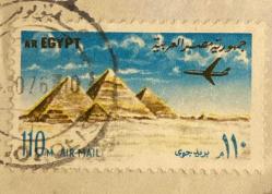Mısır Pulu - Egypt Stamp - Mektup Zarfından Kesilmiş  / Postadan Geçmiş Pul Filateli - Damgalı - MISIR PULU PİRAMİTLER, 110 PARA - YABANCI PULLAR -NOSTALJİK DOĞUM GÜNÜ HEDİYESİ