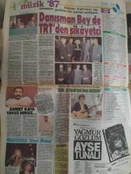 Hafta Sonu Ekstra Haftalık Aktüalite Sinema Tiyatro Müzik ve Magazin Gazetesi - 6 Kasım 1987 - Sayı:45 - Lady Di ile 10 saniye konuştu - Ajda Pekkan - Semiramis Pekkan - Türkan Şoray - Banu Alkan baba anne oldu - James Bond - Başar Sabuncu - Yılmaz Zafer - Coşkun Erdem - İlyas Çokay - Naciye Çokay - Sadrettin Atığ - Ömer Suadiyeli - Zeynep Fadıllıoğlu- Leyla Ülkü - Şermin Akcan - Özcan Uluyol - Kim, nerede, nasıl? - Roksi Nahmiyas - Sibel Akın - Viv Gülman - Ayşe Karaslı - Arzu Aslan - Adnan Kahveci ile politik bir sanat sohbeti - Nilüfer - Ahmet Kaya yavuz hırsız - Madonna ''Mavi Melek'' - Kayahan - Marilyn Monroe - Engin Cezzar - Erhan Yazıcıoğlu - Ferhan Şensoy - Bülent Ersoy - Oya Aydoğan - Yatak arkadaşları - Barış Manço ''Anama laf edeni yakarım'' diyor - Ali Duru fotoğraf ve haberi - Gazete tam değildir sadece 8 sayfası mevcuttur