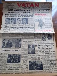 Vatan Gazetesi - 1 Aralık 1949 - Reşat Aydınlı'nın Teşrii Masuniyeti Kaldırıldı - Ali Rıza Türel - Kamil Boran - Mümtaz Ökmen - Amerikan Diplomatları Konferansı Bitti - Geriye Doğru Yazan Ahmet Emin Yalman Köşe Yazısı - Mareşal Montgomery Komünizmin Temsil Ettiği Herşeyin Düşmanıyım Dedi - Yeni Atom Bombaları 1950 Yılı Bütçesi Dün Meclise Verildi - Vali Ve Belediye Reisi Fahrettin Kerim Gökay Dün Şoförlere Nasihat Verdi - Geçmişte Bugün Yazan Feridun Fazıl Tülbentçi Yazı Dizisi - Pensativa Yazan Jesus Goytortua Santos Yazı Dizisi - Winston Churchill 75 Yaşında - Atatürk'ün Hemşiresi Makbule Atadan'ın Teberrüü - Vatan Gazetesi Yeni Matbaa Binamızın Temeli Atıldı - Maliye Bakanı İsmail Rüştü Aksal - İvrindi Canavarı İdama Mahkum Edildi - Dünya Futbolunun En Mühim Maçı İngiltere İtalya'yı 2 0 Yendi - Yahya Kemal'in Doğum Yıldönümü Merasimi - Gripin - Fısk Lastikleri - Bulmaca - Reosil Öksürüğü Keser - Mazon Meyve Tuzu - İstanbul Ankara Radyosu Programı - Ziraat Bankası