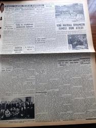 Vatan Gazetesi - 1 Aralık 1949 - Reşat Aydınlı'nın Teşrii Masuniyeti Kaldırıldı - Ali Rıza Türel - Kamil Boran - Mümtaz Ökmen - Amerikan Diplomatları Konferansı Bitti - Geriye Doğru Yazan Ahmet Emin Yalman Köşe Yazısı - Mareşal Montgomery Komünizmin Temsil Ettiği Herşeyin Düşmanıyım Dedi - Yeni Atom Bombaları 1950 Yılı Bütçesi Dün Meclise Verildi - Vali Ve Belediye Reisi Fahrettin Kerim Gökay Dün Şoförlere Nasihat Verdi - Geçmişte Bugün Yazan Feridun Fazıl Tülbentçi Yazı Dizisi - Pensativa Yazan Jesus Goytortua Santos Yazı Dizisi - Winston Churchill 75 Yaşında - Atatürk'ün Hemşiresi Makbule Atadan'ın Teberrüü - Vatan Gazetesi Yeni Matbaa Binamızın Temeli Atıldı - Maliye Bakanı İsmail Rüştü Aksal - İvrindi Canavarı İdama Mahkum Edildi - Dünya Futbolunun En Mühim Maçı İngiltere İtalya'yı 2 0 Yendi - Yahya Kemal'in Doğum Yıldönümü Merasimi - Gripin - Fısk Lastikleri - Bulmaca - Reosil Öksürüğü Keser - Mazon Meyve Tuzu - İstanbul Ankara Radyosu Programı - Ziraat Bankası
