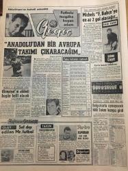 HÜRRİYET GAZETESİ 8 EKİM 1968 YIL :21 SAYI :7346---2 Bulgar ,Türk Polisini Ağır Yaralayıp Kaçtı ---Düğüne giden bir otomobil köprüden uçtu 8 kişi öldü ---Demirel buğday ithal edeceğini açıkladı ----Kıbrıs ta Genel Seçime Gidilmesi İhtimali Belirdi ---Asker Anne aşka geldi --31 İlin Valisi Değişti ,6 Vali Merkeze Alındı ---Otobüs almağa giden şoförler yorgunluktan turşuya döndü ---Silahlı bir kadın ,bir Meksika yolcu uçağını Küba ya  kaçırdı ---Şöhretler Konser Bürosu Yılın Dev Turnesini İftarla Sunar ---Anadolu dan bir Avrupa Takımı Çıkaracağım ----Michels Fenerbahçe ye en az 2 gol atacağız ---Olimpiyat ın akıbeti bugün belli olacak ---Bulgarlarla oynayacak Milli Takım kampa girdi ---Demiryolları üzüm ve incir  sevkinde pazarlığa başladı ---Güzel Alman kızı Kazdağı Avcılar Güzeli seçildi --Trafik Polisine Altın Düdük --Müslüman liderler İsrail e karşı Cihat ilanını istediler ---İrlanda da Katoliklerle Protestanlar Birbirine Girdi ---Eski ve yeni muhtar taraftarları çarpıştı 3 kişi öldü