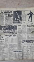 SON SAAT GAZETESİ -- 4 EKİM 1966 -- GAZANFER ÖZCAN VE GÖNÜL ÜLKÜ 'SÜLÜMAN BACANAK ' PROVASINDA ' E. KÖSEOĞLU , TEVFİK GELENBE , ZİYA KESKİNER , SELİM NAŞİT , ŞENİZ GÜZENDOR , ADİLE NAŞİT , GÜLER ALIŞ -- KÜÇÜK SAHNENİN YENİ KURUCUSU M. OFLUOĞLU -- İNGİLTERE DE TİYATRO ŞİRİN DEVRİM --  BEŞİKTAŞ İÇİN EN UZUN GÜN YARIN - K. AHMET , HAYATIMIN OUNUNU UYNYACAĞIM -- LOKOMATİV, GALATASARAY I 85-71 YENDİ VE ŞAMPİYON OLDU -- FAİK HOCA ANTRENÖR OLDU --ROGER VADİM VE JANE FONDA ÇOK MESUDUZ DİYOR -- TARIK BİNAT, ŞEHİR TİYATROLARI -- 181 MUSEVİ MİLLİ SAVUNMANIN TEKLİFİ ÜZERİNE TÜRK VATANDAŞLIĞINDAN ATILDI -- BEYAZ PERDENİN BÜYÜK ANNESİ MARLENE DİETRLEH --