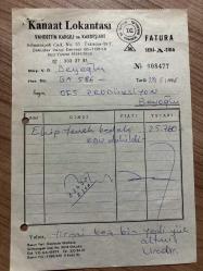 YEMEK FATURASI - 28 MAYIS 1986 - KANAAT LOKANTASI - VAHDETTİN KARGILI VE KARDEŞLERİ - ÜSKÜDAR, İSTANBUL - OSMAN FAHİR SEDEN, O.F.S. PRODÜKSİYON - BEYOĞLU, İSTANBUL - ISLAK İMZALI, KAŞELİ - 14 x 20 cm EBATLI ORİJİNAL FATURA - TÜRK SİNEMA - FİLM TARİHİ