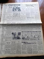 Halkçı Gazetesi - 14 Temmuz 1955 - İstifçilere 48 Saat Mühlet Verildi - Nevzat Atlıg - Karaborsa İzle Mücadele Dair Vali Kemal Aygün'ün Dün Verdiği Mühim Beyanat - Hasan Polatkan İktidarın Mali Politikasını İzah Etti - Doktor Fazıl Küçük'ün Başbakan Adnan Menderes'e Telgrafı - Alman Birliğine Dair Rus Görüşü Açıklandı - Milli Eğitim Bakanı Celal Yardımcı'nın Beyanatı - Halkçı'nın Romanı Bir Ömrün Çilesi Nakleden Selami İzzet Sedes Yazı Dizisi - Köy Enstitüsü Mezunu Öğretmenlerin Yeni Terfi Kanunu - Halk Bankasının Sermayesi 20 Milyon Liraya Çıkarılıyor - Film Muzaffer Tema Bir Ay Hapse Mahkum Oldu - Silviya Halkçı'nın Resimli Romanı - Mahkumlar Cehennemi  Yazan Osman Şan Yazı Dizisi - Siyah Süvari Yazan Valentine Williams Yazı Dizisi - Hüseyin Cahit Yalçın'ın 50 Yıllık Hatıraları Atatürk Devri Yazan Hüseyin Cahit Yalçın Yazı Dizisi - Bravo Muhammer Karaca'ya - Halkçı'nın Hikayesi Renk Değişimi - Genç Takımlar Grup Maçları - Yugoslavya'ya Gidecek Boks Takımının Seçmesi - Yaşar Doğu