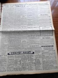 Halkçı Gazetesi - 14 Temmuz 1955 - İstifçilere 48 Saat Mühlet Verildi - Nevzat Atlıg - Karaborsa İzle Mücadele Dair Vali Kemal Aygün'ün Dün Verdiği Mühim Beyanat - Hasan Polatkan İktidarın Mali Politikasını İzah Etti - Doktor Fazıl Küçük'ün Başbakan Adnan Menderes'e Telgrafı - Alman Birliğine Dair Rus Görüşü Açıklandı - Milli Eğitim Bakanı Celal Yardımcı'nın Beyanatı - Halkçı'nın Romanı Bir Ömrün Çilesi Nakleden Selami İzzet Sedes Yazı Dizisi - Köy Enstitüsü Mezunu Öğretmenlerin Yeni Terfi Kanunu - Halk Bankasının Sermayesi 20 Milyon Liraya Çıkarılıyor - Film Muzaffer Tema Bir Ay Hapse Mahkum Oldu - Silviya Halkçı'nın Resimli Romanı - Mahkumlar Cehennemi  Yazan Osman Şan Yazı Dizisi - Siyah Süvari Yazan Valentine Williams Yazı Dizisi - Hüseyin Cahit Yalçın'ın 50 Yıllık Hatıraları Atatürk Devri Yazan Hüseyin Cahit Yalçın Yazı Dizisi - Bravo Muhammer Karaca'ya - Halkçı'nın Hikayesi Renk Değişimi - Genç Takımlar Grup Maçları - Yugoslavya'ya Gidecek Boks Takımının Seçmesi - Yaşar Doğu