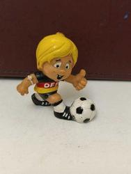 FG17---FUTBOL OYNAYAN ÇOCUK MASKOT PLASTİK FİGÜR