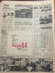 HÜRRİYET GAZETESİ 30 KASIM 1965 YIL :18 SAYI :6318---Türkiye ,Hürriyetçi ülkeler yanındadır --Soygundan illallah diyen  Silvanlılar yürüyüş yaptı ---Ortaokul talebesi genç kız zenci sevgilisine kavuştu  ---Pendik te motor battı ---Bankaya giren soyguncu ,pul kasasını soydu ---Sevim Çağlayan ,boşandığı kocası Yılmaz a Adliye de bağırdı :Yıkıl karşımdan ---Amerika ya gitmek için kaçak olarak şilebe binen gençlerin seyahati İspanya da sona erdi ---Mısırlı kaptan ,her hava patlayışında İzmir e düşüyor ---Ahşap binalar oda oda kiraya verilmeyecek ---Hapisaneye  helikopter indirme işi suya düştü ---İzmir de  sinemalar --Hold ,İzm.Sporla Anlaşıyor---Fenerbahçe ve Galatasaray ın maç hazırlığı bu sabah başlıyor ---Boğaziçi Basketbol Turnuvası ---Pendik te motor battı ---Yıldızlar arasında dizkapağı yarışı başladı --Kıbrıs konusunda CHP hükümete yardımcı olacak --Demirel ,Ek Dış Yardım Almıyoruz Dedi ---Bir THY uçağı daha pistte arızalandı --