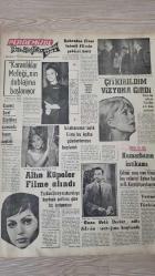 SON SAAT GAZETESİ --  26 EKİM 1966 -- HÜLYA KOÇYİĞİT KARANLIK MELEĞİN DUBLAJINI YAPIYOR -- ÇOLPAN İLHAN , ALLHAISMARLADIK -- TÜRKAN ŞORAY MUKAVELEYE KOYDUĞU ŞARTLARA GÖRE HİÇ ÖPÜŞMÜYOR -- AYHAN IŞIK KUMARBAZIN İNTİKAMINDA YİNE BAŞARILI -- KAHREDEN FİRAR, EMİN BABA , TUNÇ OKAN ,ÖMER KAYAM ,FUAT İMER --TURGAY ŞEREN , DAHA İKİ YIL DHA FUTBOL OYNIYACAĞIM -- ABDULLAH GEGİÇ ALİ İHSANI İDMANA HAZIRLIYOR -- BİROL PEKEL BOKS MİLLİ TAKIMINA GİTTİ ---JULİE ANDREWS WALT DİSNEY ' İN BİR MİLYON DOLARINI REDDETTİ -- ALMANYADA ÇALIŞAN YABANCI KADIN İŞÇİLER ALMAN ERKEKLERİ İLE EVLENMİYOR TARIK BİNAT HAMİYET SÖMÜRÜCÜLERİ -- GREV --- BİNLERCE KÖMÜR İŞÇİSİ İKİ GÜNDÜR OCAKLARA İNMİYOR -- GENÇ KIZLARI FUHUŞA SÜRÜKLEYEN İKİ KADIN SUÇÜSTÜ YAKALANDI --