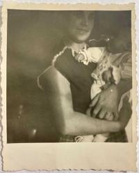 Efemera - ANNESİNİN KUCAĞINDA ANNESİNE BAKAN BEBEK FOTOĞRAFI , ORİJİNAL SİYAH & BEYAZ, 7X6 EBADINDA - 1940'LAR, 1950'LER, 1960'LAR ve 1970'LER TÜRKİYE'SİNDEN NOSTALJİK DOĞUM GÜNÜ HEDİYESİ - kitantik - kitaLog