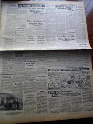 Halkçı Gazetesi - 27 Temmuz 1955 - Suriye Hududunda Hadise Çıktı - Üçlü Konferansın Tehirine Dair İngiltere Yunan Teklifini Reddetti - Sabık Mısır Kralı Faruk Dün Paris'te Bir Basın Toplantısı Yaptı - Üçüncü Ölüm Yıldönümünde Arjantin Cumhurbaşkanının Eşi Eva Peron İçin Tören - İzmir Çeşme'de Leyleklerle Kartallar Çarpışıyor - Suriye Sınırında Kanlı Çarpışmalarda Bir Erimiz Şehit Düştü - Tarım Bakanı Nedim Ökmen Dün Radyoda Konuştu - Ali Tetik Atomik Polis Hafiyesi Çizgi Roman - Bir Ömrün Çilesi Nakleden Selami İzzet Sedes Yazı Dizisi - Tarihi Mezarlıklar Bakımdan Mahrum - Otomobil Plakaları Değiştiriliyor - Silviya Halkçı'nın Resimli Romanı - Zonguldak'ta Kan Bankası Kuruluyor - Siyah Süvari Yazan Valentine Williams Yazı Dizisi - Hüseyin Cahit Yalçın'ın 50 Yıllık Hatıraları Atatürk Devri Yazan Hüseyin Cahit Yalçın Yazı Dizisi - Çocuk Köşesi - Büyük Türk Efsanesi Kan Turalı - Tenis Kulübü Başkanı Nedeni Berk - Vefa Takımı Yeni Sezonu Bir Basın Toplantısıyla Açtı - Boks