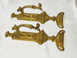 18382-ESKİLERDEN 2 ADET PİRİNÇ SARAY SÜTUNU ŞEKLİNDE ELBİSE ASKILIĞI