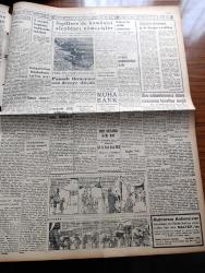 Ulus Gazetesi - 17 Nisan 1956 - Fitneyi Durdurmak İçin Yazan Hüseyin Cahit Yalçın Köşe Yazısı - Muhalefetlerde İşbirliği Temayülü Kuvvetleniyor - Çelik Silolar İçin Tahkikat - Amerikan Yardım Kurulu Başkanı Riley'in Beyanatı Meclise Getiriliyor - Futbol Federasyonu Çalışmalarını Bitirdi - Galatasaraylı Coşkun Özarı Ve Kamil Altan'ın Cezalandırılması İçin Teşebbüse Geçilecek - Monaco'da Prens Rainier İle Grace Kelly'nin Düğün Provası - İlim Adamları İdam Cezası Taraftar Değil - Umur Yatı Tekrar Havuza Alındı - İktisat Ve Ticaret Başkanlığından İstifa Eden Fahrettin Ulaş'ın İstifa Sebebi Açıklanmıyor - Yedi Kızlar Yazan Georges Simenon Yazı Dizisi - Bir Bakkal Çankaya Karakolunu Dava Etti - İstanbul Ankara Radyosu Programı - İngiltere'de Komünist Aleyhtarı Nümayişler - Bulgaristan Başbakanı Valko Çervenkof İstifa Etti - Silviya Sevimli Model Çizgi Roman - Baykara Altın Küre Çizgi Roman - Demokrat Parti Grubu Ve Millet Yazan Bülent Ecevit - Türk Hava Kurumu Paraşüt Kulesinde Atlayışlar