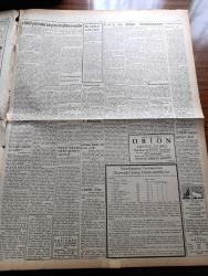 Ulus Gazetesi - 13 Aralık 1959 - Sonsuz Monologlar Yazan Yakup Kadri Karaosmanoğlu Köşe Yazısı - Muhalefette İnönü Yazan Bülent Ecevit Köşe Yazısı - CHP Genel Sekreteri İsmail Rüştü Aksal 1960 Yılında Seçim Muhtemeldir Dedi - Kıbrıs'ta Cumhurbaşkanı Seçimi Yapılıyor - Şeker Hilal Beşiktaş'a Mağlup Oldu - Dışişlerinin Karşılama Ve Ziyafet Masrafları Arttı - Askeri Yargıtay Başkanı Orgeneral Fevzi Mengüç Emekliye Ayrıldı - Milli Savunma Bakanlarından Emekli Korgeneral Ali Rıza Artunkal Vefat Etti - Tamek Konserve - Kumsalda Yazan Nevil Shute Yazı Dizisi - Akşam lisesi Öğrencilerine Neden Paso Verilmiyor - Kırık Plak Filminde Zeki Müren Ve Belgin Doruk Başrolde Ankara Park Ve Sus Sinemasında - Koca Bebeklere Masallar Paldır Küldür Yazan Aziz Nesin Yazı Dizisi - Mevlana 17 Aralık'ta Anılacak - Haseki Hastanesi Baştabibi Doktor Zühtü Kamil Vefat Etti - Emil Galip Sandalcı Köşe Yazısı - Neriman Köksal'ın Yeni Şaheseri Erkek Fatma - Galatasaray Moda Basket Maçını Galatasaray 64 62 Kazandı
