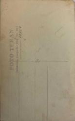 KOLTUĞUN BAŞI TUTUP OTURAN BEYAZ KIYAFETLİ ERKEK  BEBEK FOTOĞRAFI, FOTO TURAN, ORİJİNAL SİYAH & BEYAZ, 14X9 EBADINDA - 1940'LAR, 1950'LER, 1960'LAR ve 1970'LER TÜRKİYE'SİNDEN NOSTALJİK DOĞUM GÜNÜ HEDİYESİ