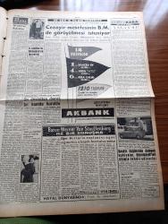 Ulus Gazetesi - 8 Eylül 1959 - Başkan Eisenhower Avrupa'da Yazan Yakup Kadri Karaosmanoğlu Köşe Yazısı - Bülent Ecevit Doktor Suphi Baykam Ve Ali Rıza Akbıyıkoğlu Osman Kibar İle De Görüşerek Sanayideki Kriz Üzerinde Durdular - Bugünkü 100 Kuruş 1950 deki 38 Kuruş - Güvenlik Konseyi Toplandı - OECE Heyeti Dün Gitti - Türk Helena'nın Yankıları Yazan Metin And - Bella'nın Ölümü Yazan Georges Simenon Yazı Dizisi - Cinsiyet Salık Çocuklar Toplanıyor - Silahsızlanma Yolunda Yeni Kararlar On Devletten İbaret Bir Komite Kuruldu - Ahmet Şükrü Esmer Köşe Yazısı - Emil Galip Sandalcı Köşe Yazısı - Baron Werner Von Stauffenberg İle Bir Konuşma Konuşmayı Yapan Leyla Çambel - Aydın'ın 37. Kurtuluş Yılı Dün Kutlandı - Ankara'da Milli Lig Bu Hafta Başlıyor - Milli Güreş Kampında İlk Seçmeler Yapıldı - Fenerbahçe Karagümrük Maçı - Beden Terbiyesi Genel Müdür Vekili Mehmet Arıkan - Ankara Radyosunun Sevilen Şantözü Ayfer Demiray Göl Gazinosunda - Sana Margarin - Konya Milletvekili Fahri Ağaoğlu
