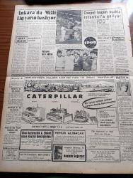 Ulus Gazetesi - 11 Eylül 1959 - Demokrat Parti İktidarı Ve Mesuliyet Hissi Yazan Yakup Kadri Karaosmanoğlu Köşe Yazısı - CHP Genel Başkanı İsmet İnönü Bugün Ankara'da Olacak - CHP'liler Her Yerde Hürriyet Hürriyet Sesleriyle Karşılanıyor -  CHP Genel Sekreteri Kasım Gülek Demokrat Parti'yi Anlamış Olan Millet Artık Hükmünü Vermiştir - Muş Varto'da Şiddetli Deprem - Para Fonu Heyeti Tavsiyede Bulundu - Kıbrıslı Rumlar Makarios Aleyhinde Nümayiş Yaptı - Bella'nın Ölümü Yazan Georges Simenon Yazı Dizisi - Bir Yargıcı Cinsi Sapık Çocuk Soydu - Dalay Lama Birleşmiş Milletlerden Tibet'e Yardım Talep Etti - Devrim Ocağının Bir İsteği - Türkiye Şeker Fabrikaları A.Ş Teknik Müşaviri Ahmet Yolaç Dün Hazin Bir Törenle Ebedi İstirahatgahına Tevdi Olundu - Gönül Yazar Majestik'te - Ankara'da Milli Lig Yarın Başlıyor -  Caspel Takımı Mithatpaşa Stadında Fenerbahçe İle Maç Yapmak Üzere Bugün İstanbul'a Geliyor - Milli Güreşçiler Celal Atik Mustafa Dağıstanlı Abdullah Saraç - Mustafa Kurt -Caterpillar