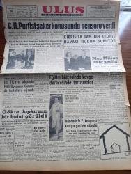 Ulus Gazetesi - 23 Ocak 1957 - Cumhuriyet Halk Partisi Şeker Konusunda Gensoru Verildi - Kıbrıs'ta Bir Türk Polisinin Öldürülmesi Üzerine Çıkan Hadiseler - Macmillan Lider Seçildi - İstanbul Ticaret Odasında Milli Korunma Kanunu da Tenkidler en Uğradı - Ender Rastlanan Meteorolojik Bir Olay Gökte Kıpkırmızı Bir Bulut Görüldü - Eğitim Bütçesinde Kavga Derecesinde Tartışmalar - Prenses Grace Kelly'nin Bebeğine Bakmak İçin Gelen Margaret Stahl - Konfüçyüs Ve Devlet Adamlığı Yazan Suphi Uzunca - Bir Zamanlar Rus Casusu İdim Anlatan Jean Sprecher Yazı Dizisi - İsrail Sina'yı Boşaltıyor - Sibirya Mahkumları Yazan Slavomir Rawicz Yazı Dizisi - Ölen Kim Öldüren Kim Bulgar Casusu Selmanof'un Maceraları Yazı Dizisi - Benelux Kumarhanesi - Galatasaray Fenerbahçe Basket Mücadelesi - Puşkaş Macaristana Dönecekmiş - Fenerbahçe Bugün İkinci Devreye Başlıyor - Galatasaray Ankaralılara Teşekkür Ediyor - Fay Temizleme Tozu - İstanbul Maçlarında Ankaralı Hakemler